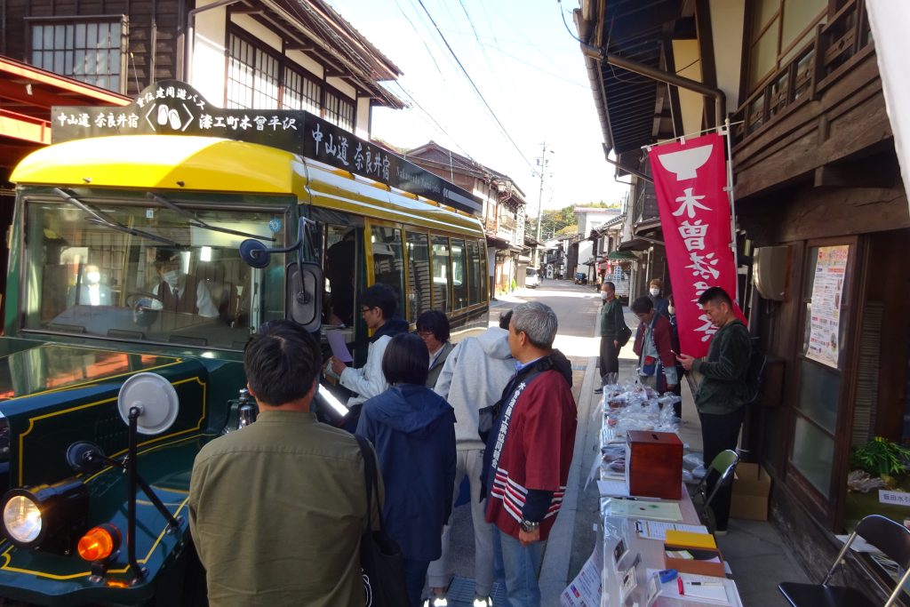 秋の漆器祭 共同開催　　　　　　　　　　　　　　　　「ヨヨヨイ!!!　超工芸」漆工町探索ツアー